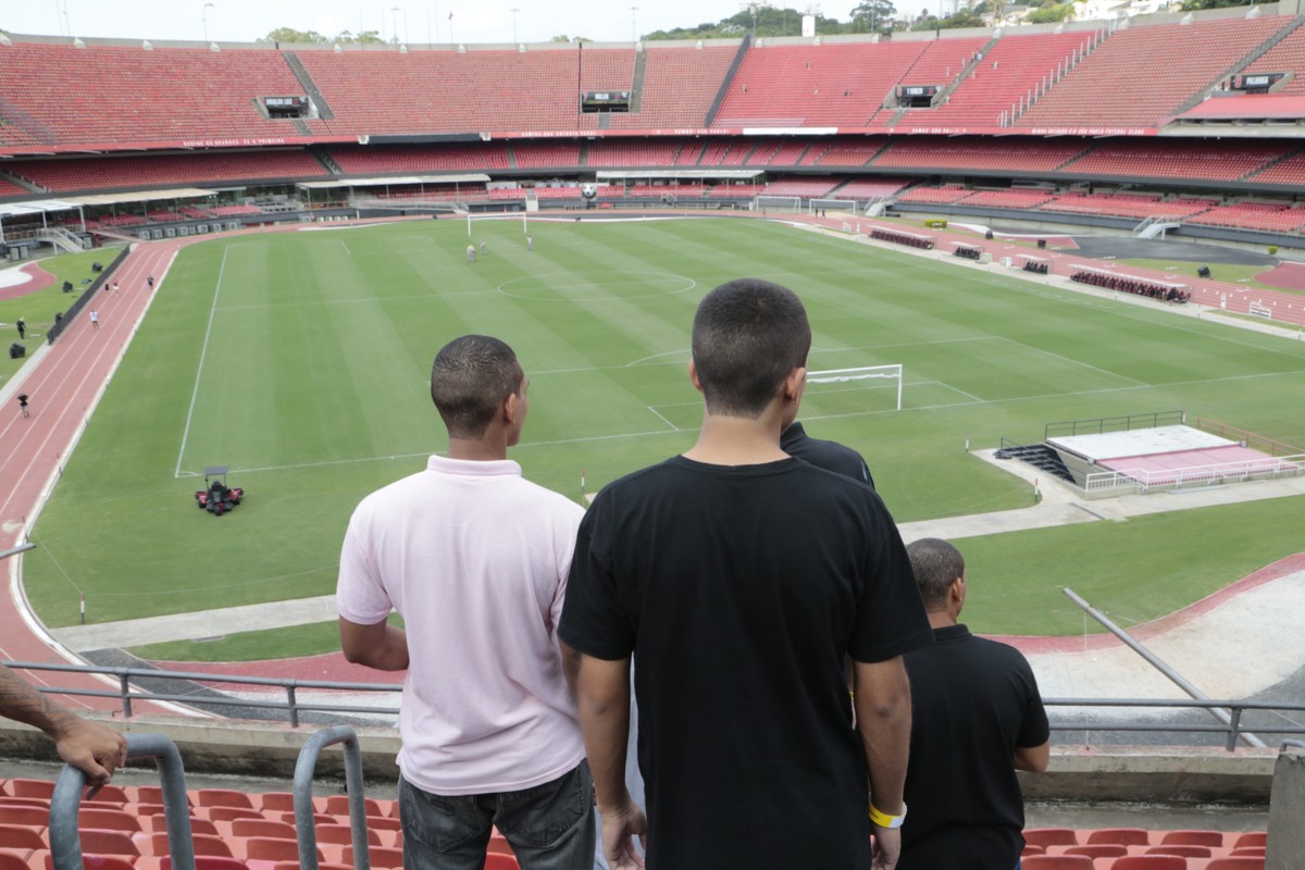 Adolescentes da Fundação Casa de Lins vencem torneio de futebol e ganham visita ao estádio do São Paulo | Bauru e Marília