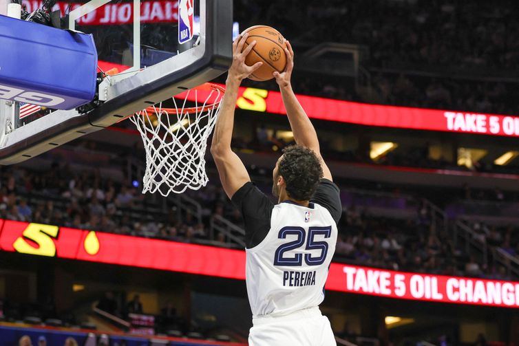 Mar 30, 2024; Orlando, Florida, USA; Memphis Grizzlies forward Maozinha Pereira (25) dunks during the second half against the Orlando Magic at KIA Center. Mandatory Credit: Mike Watters-USA TODAY Sports