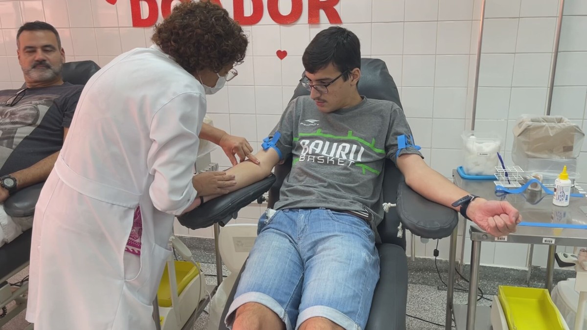 Após quase um ano de preparo, jovem autista realiza sonho de se tornar doador de sangue: ‘Nos inspira’, diz pai | Bauru e Marília