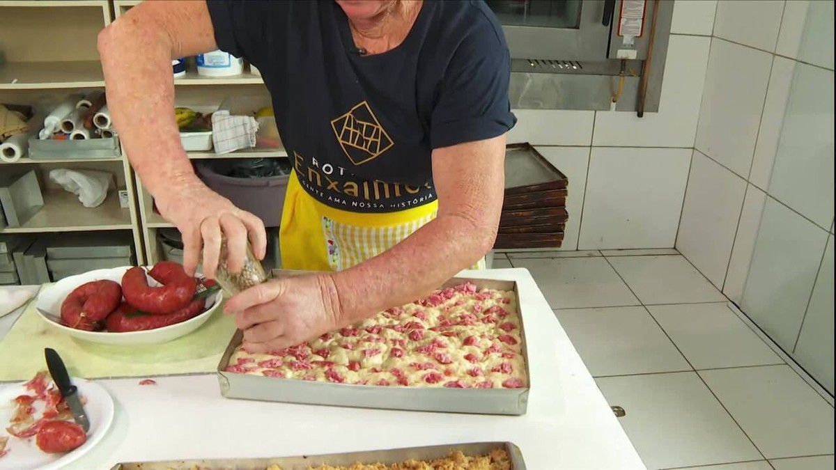 Aprenda a fazer cuca de linguiça Blumenau