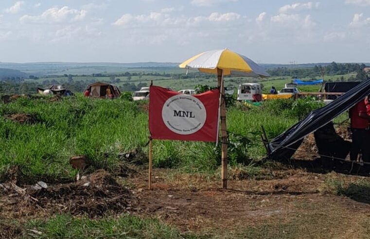 Integrantes do Movimento Nacional de Lutas invadem terreno particular em Bauru | Bauru e Marília