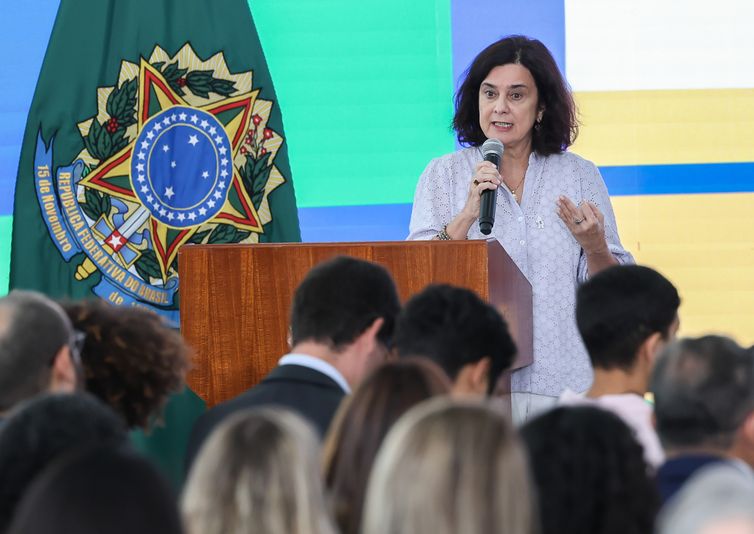 Brasília (DF), 08/04/2024, A ministra da Saúde, Nísia Trindade, durante entrevista coletiva sobre questões relacionadas à saúde, como vacinação e combate à dengue, no Palácio do Planalto.  Foto: Antonio Cruz/ Agência Brasil