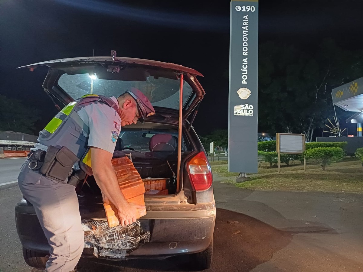 Motorista com bebê no carro é preso suspeito de tráfico de drogas na Rodovia Raposo Tavares