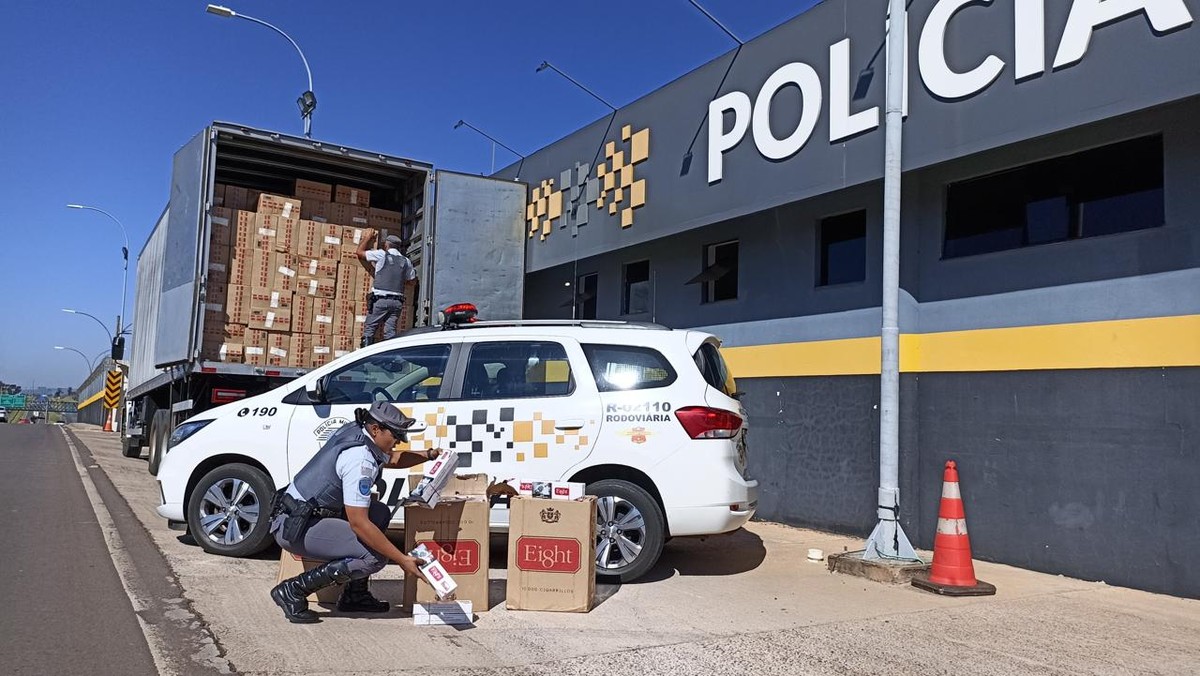 Polícia Rodoviária apreende 225 mil maços de cigarros contrabandeados do Paraguai em rodovia de Bauru