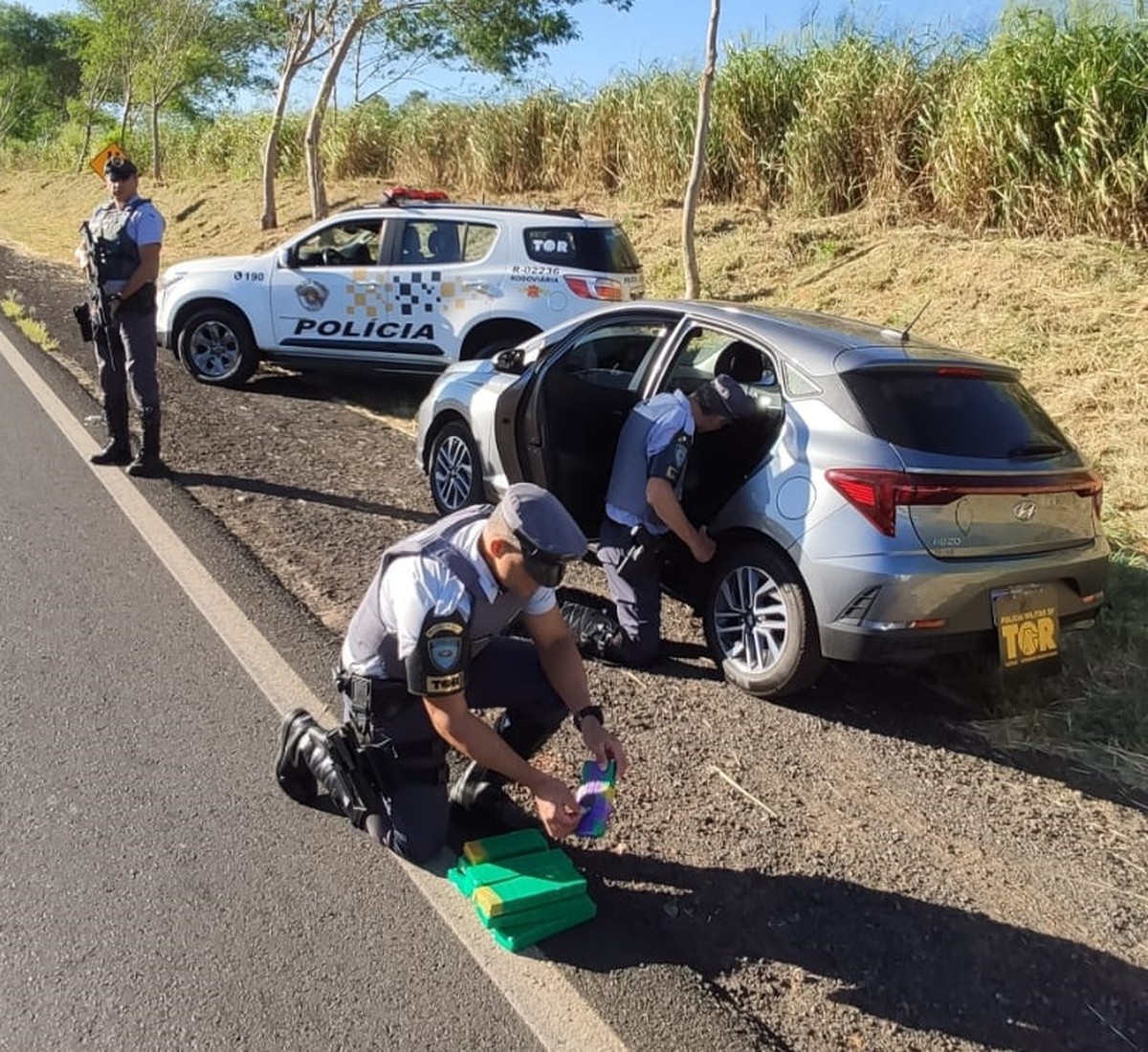 Homem é preso em flagrante após transportar 11 tabletes de maconha escondidos no encosto dos bancos de carro, em Irapuru